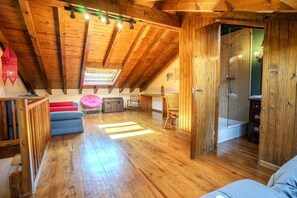 Interior - House 4 rooms 10 Pax, Fireplace, Garden & BBQ on the Slopes (La Molina)