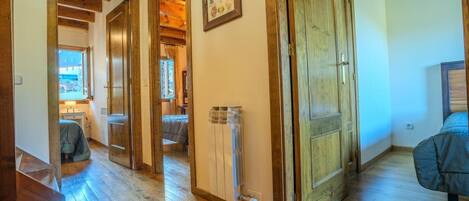 4 bedrooms, iron/ironing board
