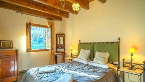 A bedroom with a large bed, two bedside tables with lamps, a wooden dresser, a window with curtains, and a mirror on the wall. - House 4 rooms 10 Pax, Fireplace, Garden & BBQ on the Slopes (La Molina)