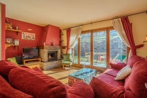 TV, fireplace, DVD player