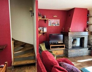 TV, fireplace, DVD player