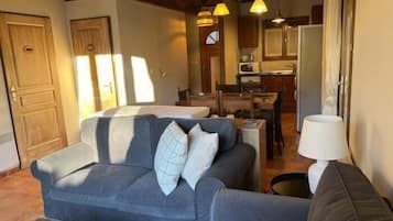 Televisie en een open haard