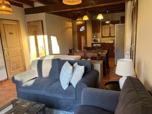 TV, fireplace - Townhouse 3 rooms Fireplace, Garden, BBQ, Views next to Llívia (Estavar)