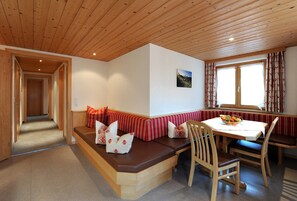 Apartment | Dining