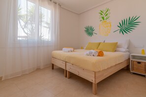 2 bedrooms, desk, iron/ironing board, travel cot - Your oasis of peace in Corralejo, views of the ocean and volcanoes. Top pool! (Corralejo)