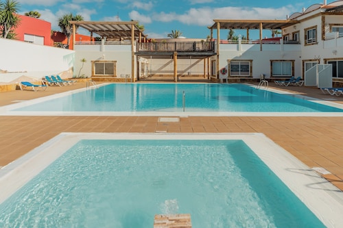 Your oasis of peace in Corralejo, views of the ocean and volcanoes. Top pool!