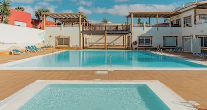Your oasis of peace in Corralejo, views of the ocean and volcanoes. Top pool!