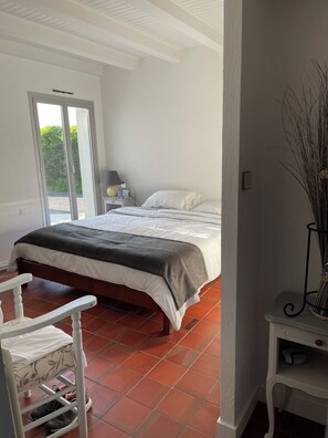 5 bedrooms, iron/ironing board, bed sheets - 5 Bedroom Private vacation home in Les Gonds (Les Gonds)