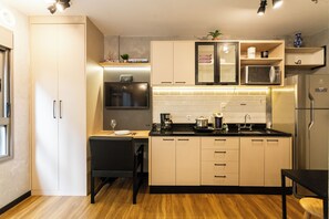 Estúdio | Cozinha privada | Cooktop, máquina de café expresso, cafeteira/chaleira, chaleira elétrica