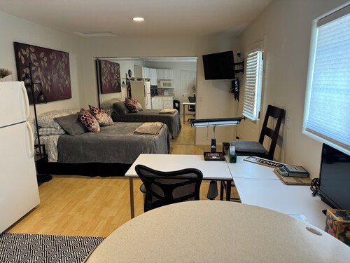 Studio - An Easy Stroll to the Glendora Village 