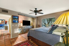 4 bedrooms, desk, WiFi, bed sheets - Private Foothills Villa + Panoramic Views + Heated Pool/Spa (Tucson)