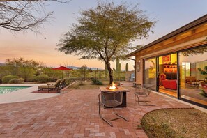 Terrace/patio - Private Foothills Villa + Panoramic Views + Heated Pool/Spa (Tucson)