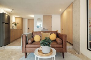 开间套房 | 起居区 | 智能电视、Netflix、流媒体服务