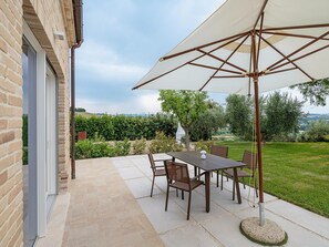 House | Dining - Spacious Stay in Montelupone (Montelupone)