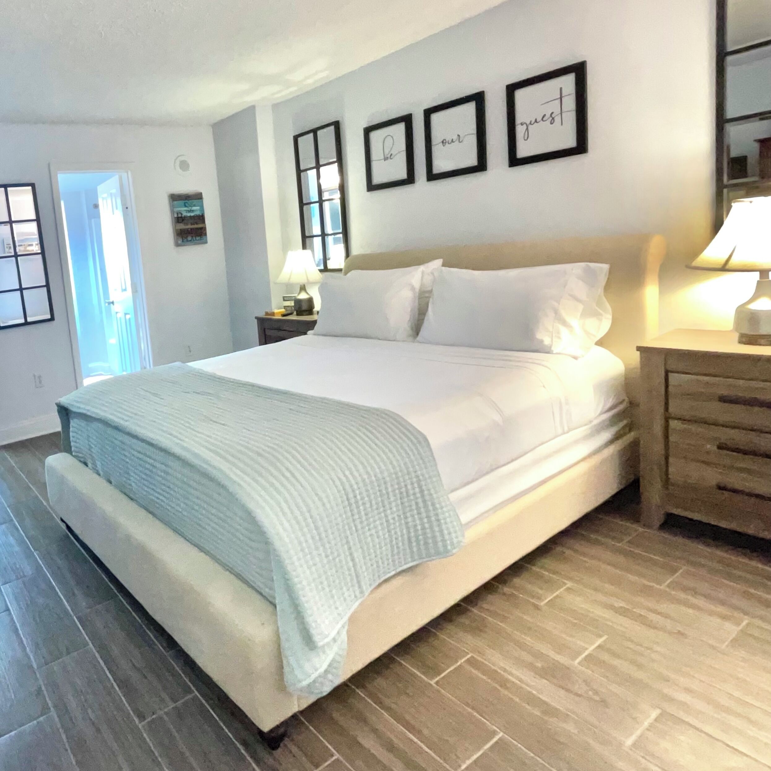 1 habitación, tabla de planchar con plancha, wifi gratis y ropa de cama 