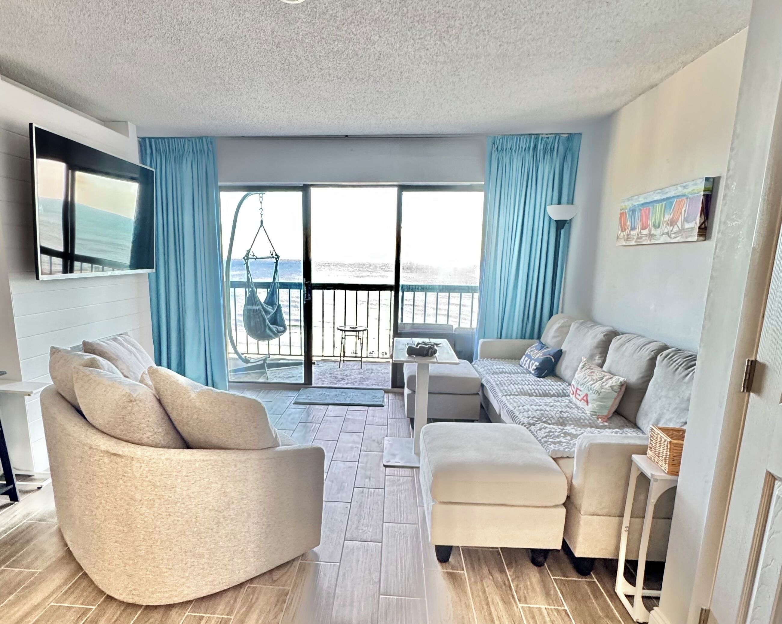 Smart TV, fireplace, stereo