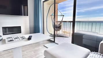 Smart TV, chimenea, videoteca y estéreo