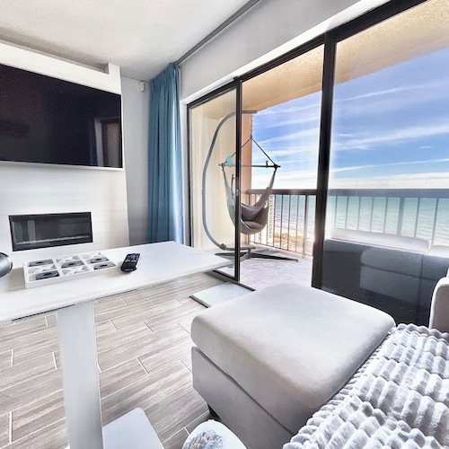 12th Floor Ocean View Suite for Two - Quiet Prime Location