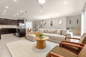 TV - 10 Bedrooms/ 8 Bathrooms/ Windsor Cay (16340 SK) (Clermont)