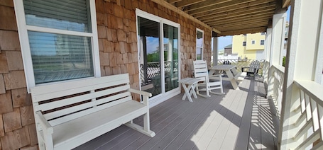 Terrace/patio. Beach Road Bed and Breakfast