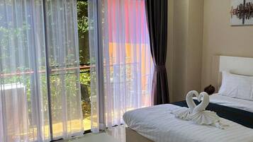 1 soveværelse, pengeskab på værelset, mørklægningsgardiner