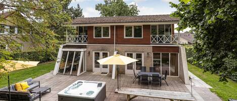 Rumah | Tempat makan outdoor