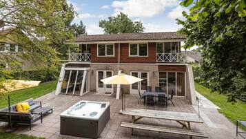 House | Outdoor dining