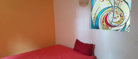 1 bedroom, bed sheets