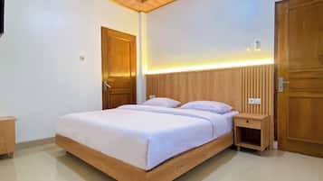 2 kamar tidur, seprai premium, meja kerja, dan ruang kerja ramah laptop