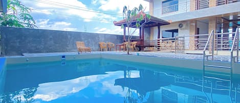 2 outdoor pools