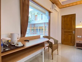 Ropa de cama de alta calidad y escritorio 