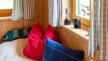 2 bedrooms, individually furnished, bed sheets