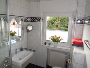 Bathroom - Pleasant Apartment in Lana (Xanten)