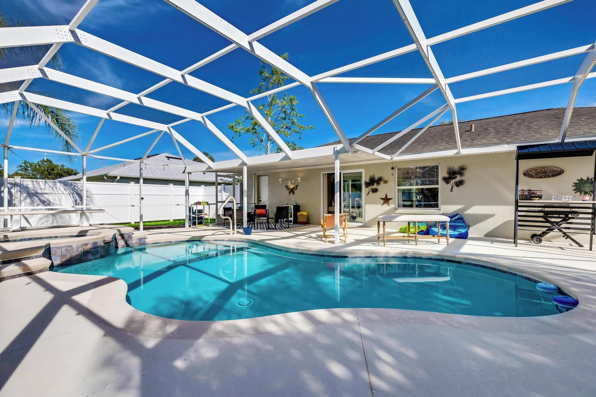 Escape to amazing pool home in Palm Coast FL, heated pool and spa