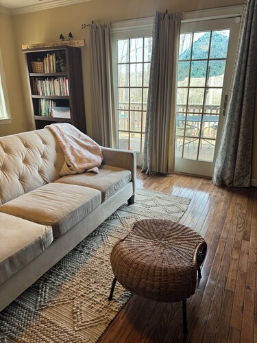 Lovers Lane FarmStay on a working family farm. Horses, cows, sheep, bees & more