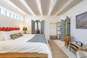 2 habitaciones, tabla de planchar con plancha y cuna de viaje 