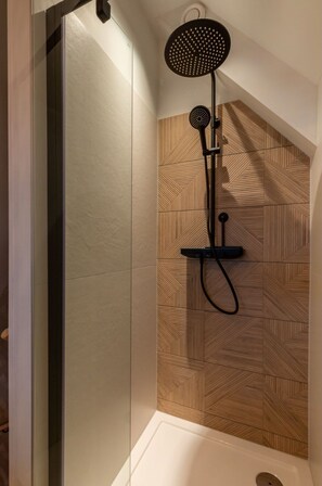 Apartment | Badezimmer | Dusche, Haartrockner