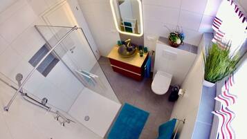 Apartment | Dapur peribadi | Ketuhar, cerek elektrik, pembakar roti