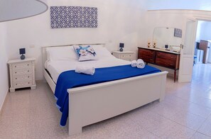 1 bedroom, iron/ironing board, travel cot, bed sheets - Gargano-mattinata: Casa Mami. Tipica Casetta nel Centro del Paese (Mattinata)