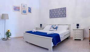 1 chambre, fer et planche à repasser, lit parapluie, draps fournis