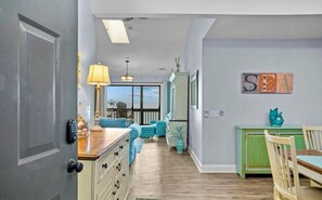 Smart TV - Pelican’s Perch.Oceanfront 2 bedroom 2 bath .Pool (North Topsail)