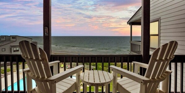 Property grounds - Pelican’s Perch.Oceanfront 2 bedroom 2 bath .Pool (North Topsail)