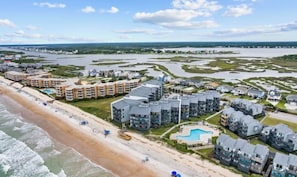 On the beach - Pelican’s Perch.Oceanfront 2 bedroom 2 bath .Pool (North Topsail)