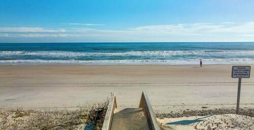 Sea the View 5 Bedroom 4 Bath Home with pool