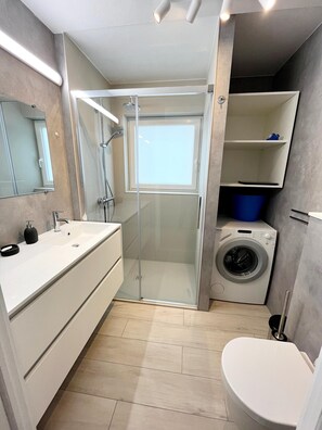 Apartment | Bathroom - Apartment in Nieuwpoort With Stunning Sea Views (Nieuwpoort)