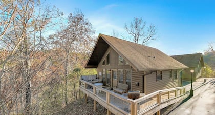 Beautiful 2-Bedroom Chalet .5 Miles from Dale Hollow Lake #4