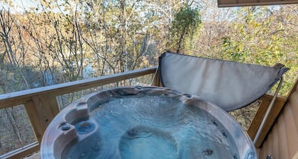 Beautiful 2-Bedroom Chalet .5 Miles from Dale Hollow Lake #4