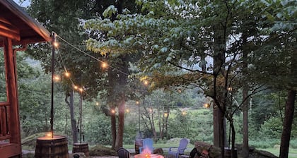 Secluded Country Cabin, Black Creek Retreat, Holmes County Ohio, HotTub, WiFi