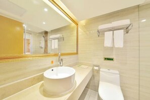 A modern bathroom with a large mirror, a round sink, a toilet, and a towel rack. - Vienna Hotel (Shenzhen Gushu Metro Station) (Shenzhen)