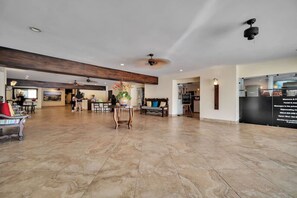 Lobby - 2 minute walk to Medano Beach, Huge Pool (Cabo San Lucas)